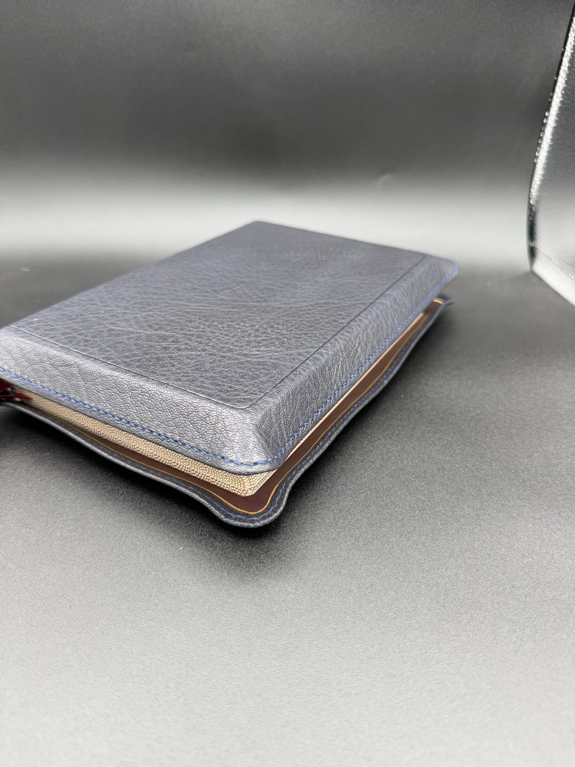 NKJV Single Column Reference Bible (Navy Levant Goatskin) - Image 3